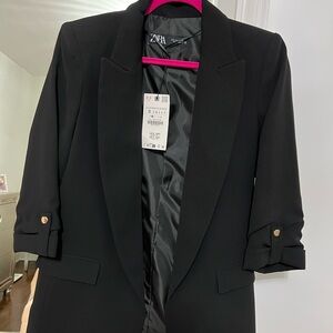 Zara Elegant Black Blazer with Buttoned Sleeves
